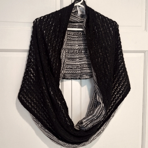 BCBGeneration black knit infinity scarf - Picture 1 of 6